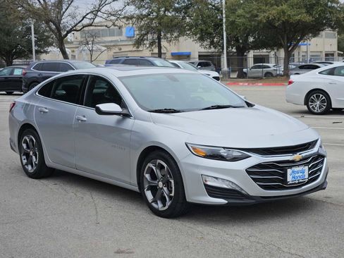 Used 2021 Chevrolet Malibu LT image 3