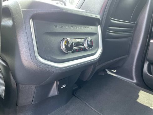 Used 2025 Ford Expedition Platinum AWD/4WD image 11