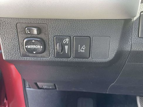 Used 2017 Toyota RAV4 XLE AWD/4WD image 25