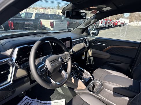 New 2026 GMC Canyon Denali image 11