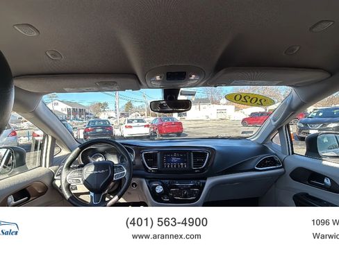 Used 2020 Chrysler Voyager Lxi image 24