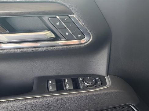 Used 2025 GMC Sierra 1500 SLT image 13