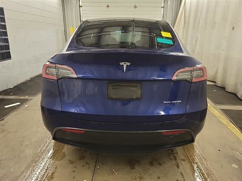 Used 2023 Tesla Model Y Long Range AWD/4WD image 3