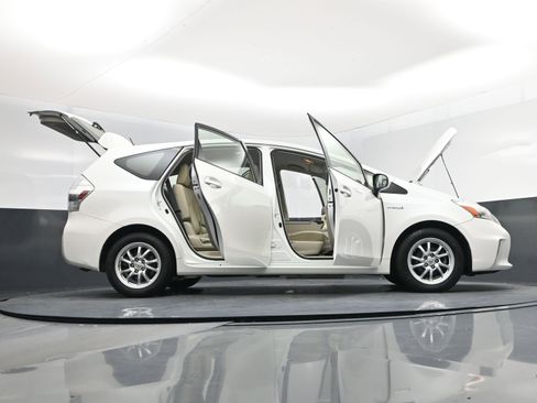Used 2012 Toyota Prius V Five image 21