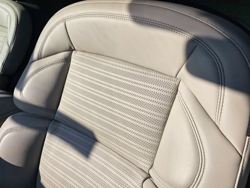 Used 2025 Lincoln Nautilus Reserve AWD/4WD image 12