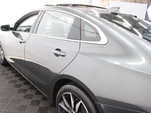 Used 2017 Chevrolet Malibu LT w/ Leather Package FWD image 9