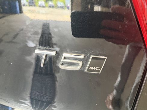 Used 2021 Volvo XC40 T5 Momentum AWD/4WD image 32