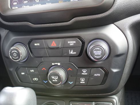 Used 2022 Jeep Renegade Trailhawk image 20