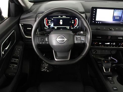 Certified 2025 Nissan Rogue Platinum FWD image 7