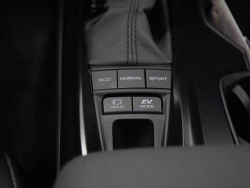 Used 2025 Toyota Camry SE image 18