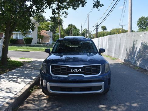 Used 2025 Kia Telluride S FWD image 3