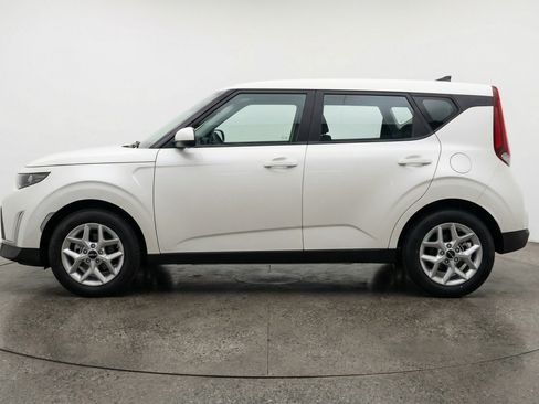 Used 2025 Kia Soul LX w/ LX Technology Package image 3