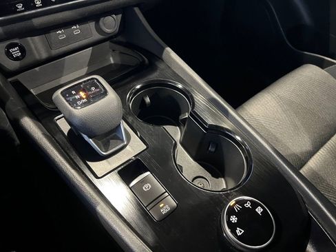 Used 2024 Nissan Rogue SV image 33