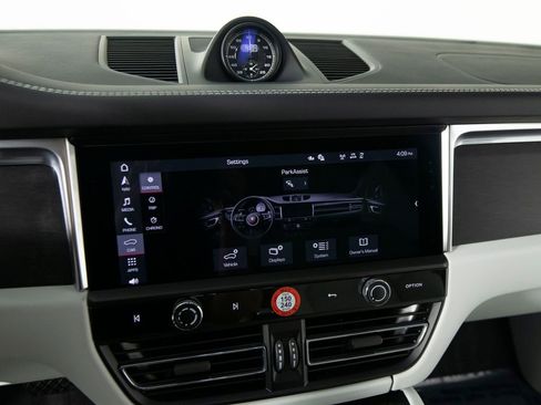 Certified 2026 Porsche Macan GTS image 26