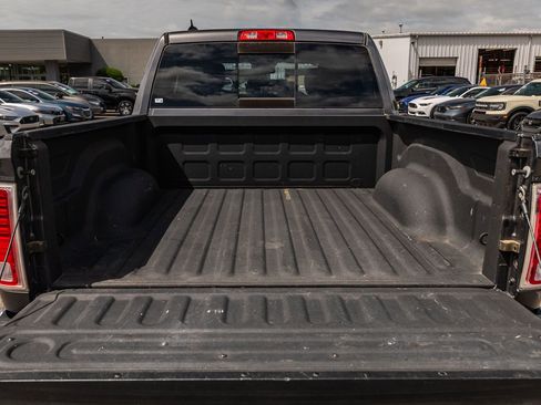 Used 2016 RAM 1500 Laramie RWD image 17