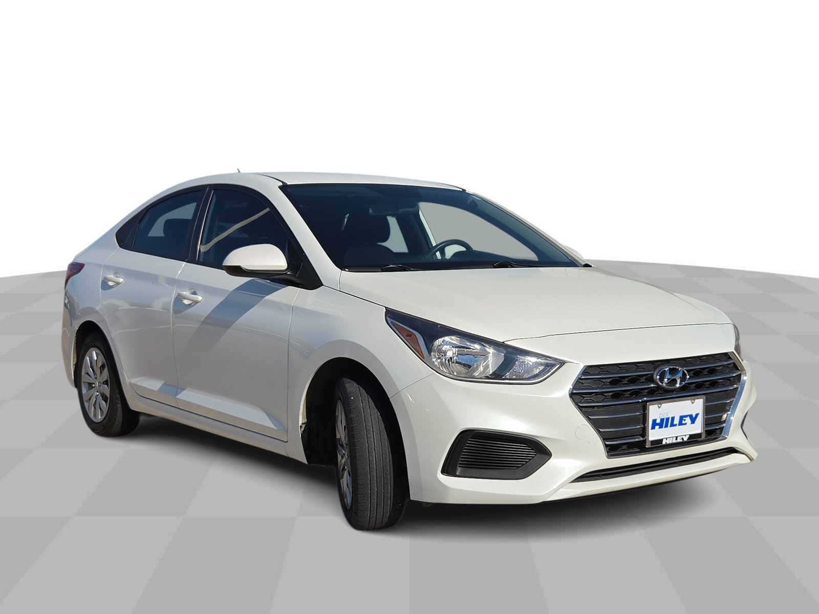 Used 2020 Hyundai Accent SE w/ Cargo Package FWD image 2