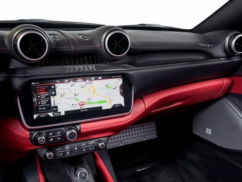 Certified 2020 Ferrari Portofino image 32