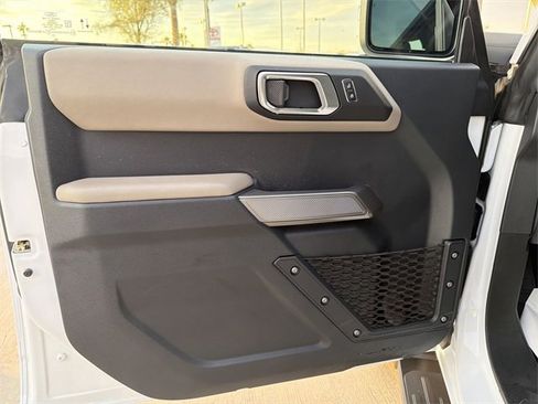 Used 2023 Ford Bronco Wildtrak image 9