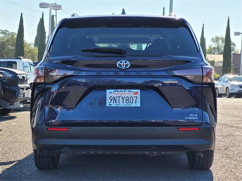 Certified 2023 Toyota Sienna XLE image 7