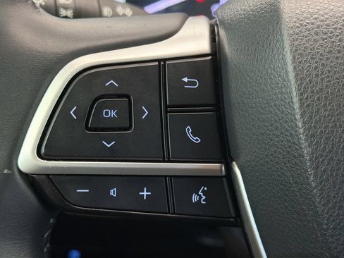 Used 2022 Toyota Highlander XLE AWD/4WD image 26