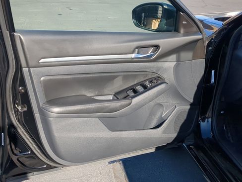 Used 2023 Nissan Altima 2.5 SV image 14