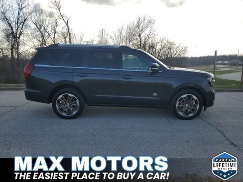 Used 2025 Ford Expedition King Ranch image 3