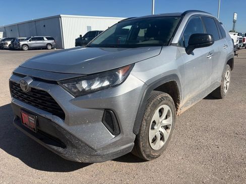 Used 2019 Toyota RAV4 LE FWD image 1