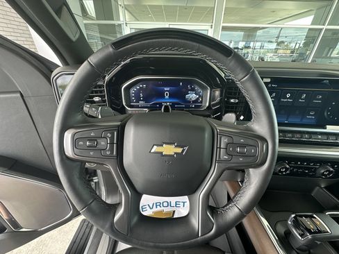 Used 2024 Chevrolet Silverado 1500 High Country AWD/4WD image 12