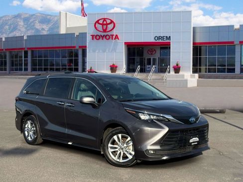 Used 2025 Toyota Sienna XLE w/ XLE Plus Package AWD/4WD image 1