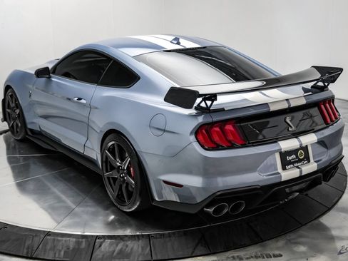 Used 2022 Ford Mustang Shelby GT500 w/ Carbon Fiber Track Pack RWD image 14