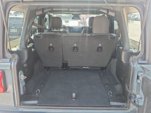 Used 2024 Jeep Wrangler Unlimited Rubicon AWD/4WD image 9