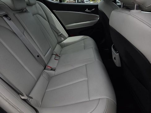 Used 2025 Genesis G70 2.5T RWD image 11