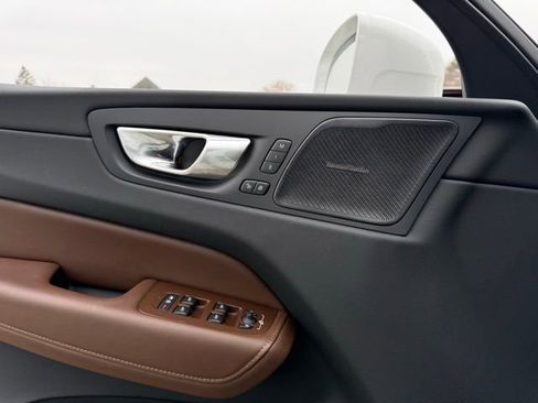 Certified 2023 Volvo XC60 B5 Plus w/ Climate Package image 18
