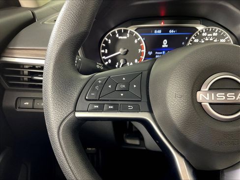 Used 2023 Nissan Altima 2.5 SV FWD image 11
