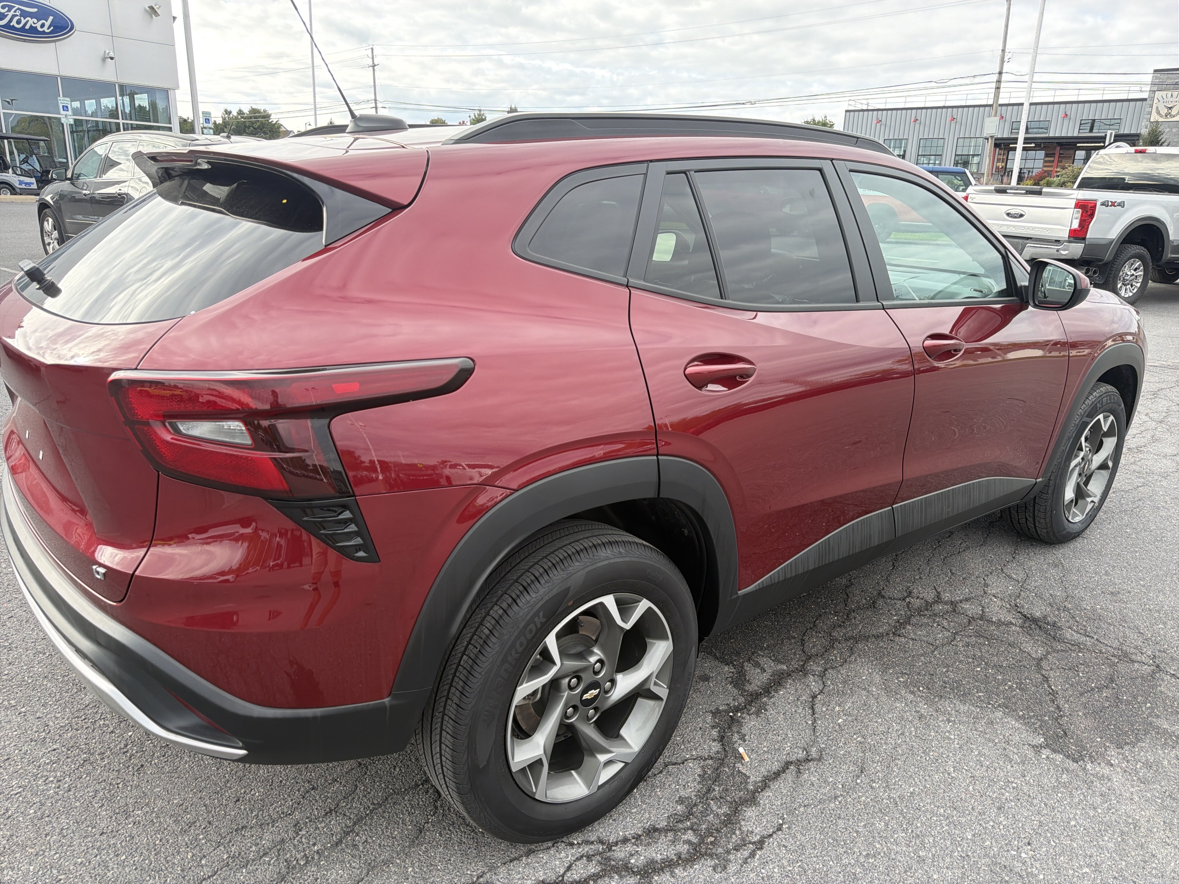 Used 2025 Chevrolet Trax LT FWD image 3