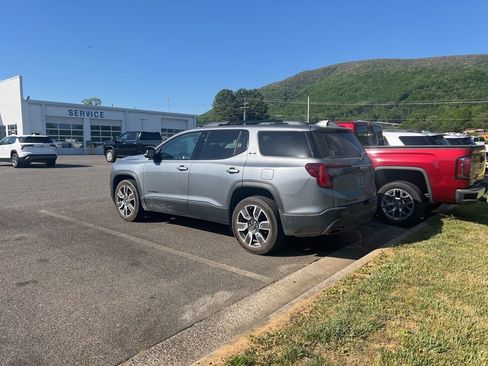 Used 2021 GMC Acadia SLE w/ Driver Convenience Package FWD image 2