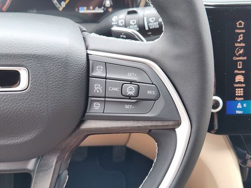 New 2026 Jeep Grand Cherokee L Limited RWD image 38