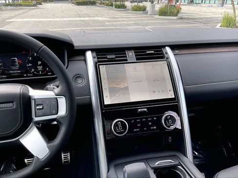New 2026 Land Rover Discovery Dynamic SE AWD/4WD image 11