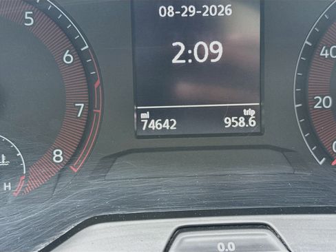 Used 2019 Volkswagen Jetta SE w/ Cold Weather Package FWD image 19