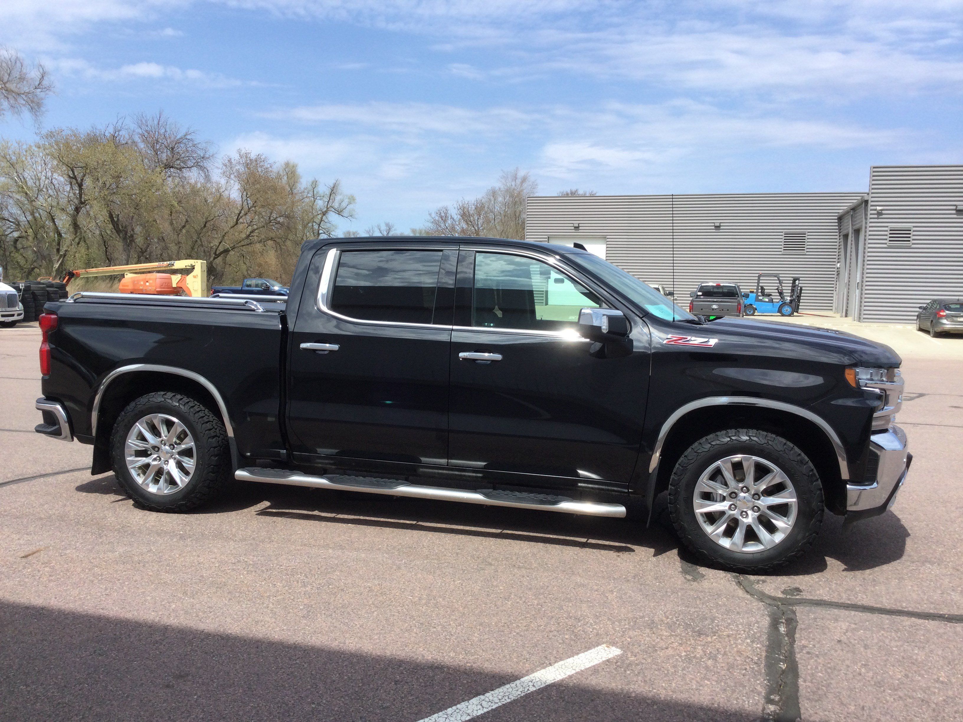 Used 2022 Chevrolet Silverado 1500 LTZ w/ LTZ Premium Package AWD/4WD image 3