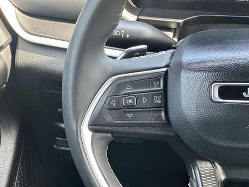 Used 2024 Jeep Grand Cherokee L Laredo image 20