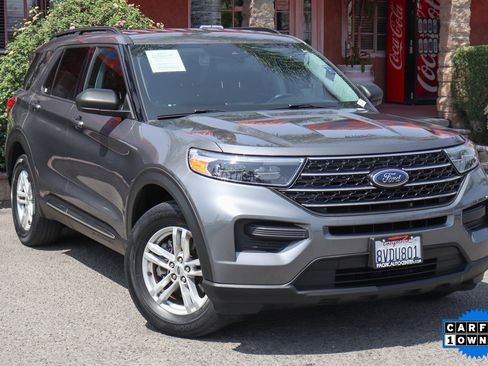 Used 2021 Ford Explorer XLT image 2