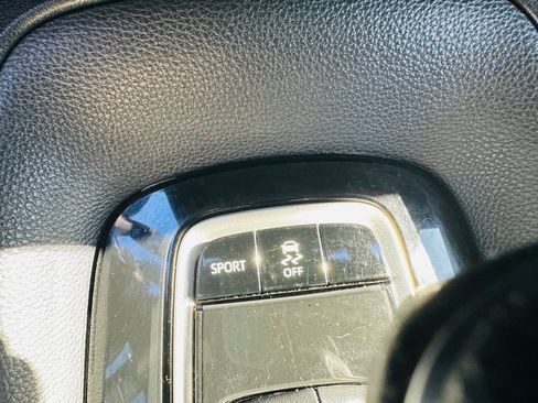 Used 2021 Toyota Corolla SE image 30