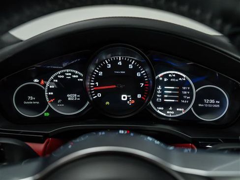 Used 2023 Porsche Cayenne Platinum Edition image 25