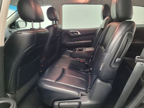 Used 2019 Nissan Pathfinder SL FWD image 18