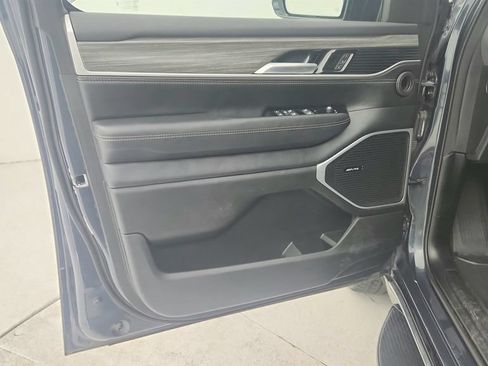Used 2024 Jeep Wagoneer Series II AWD/4WD image 24