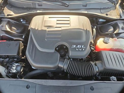 Used 2020 Dodge Charger SXT RWD image 27
