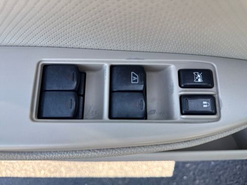 Used 2010 Subaru Outback 2.5i Limited AWD/4WD image 16