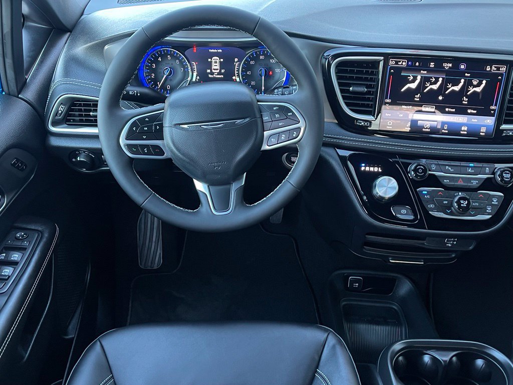 New 2027 Chrysler Pacifica Select FWD image 15