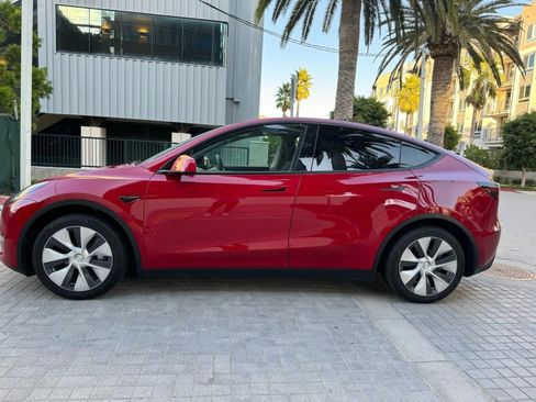 Used 2023 Tesla Model Y 2WD image 9